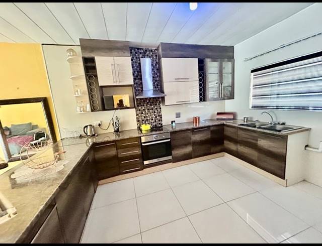 2 BEDROOM APARTMENT FOR SALE IN VANDERBIJLPARK CW 3